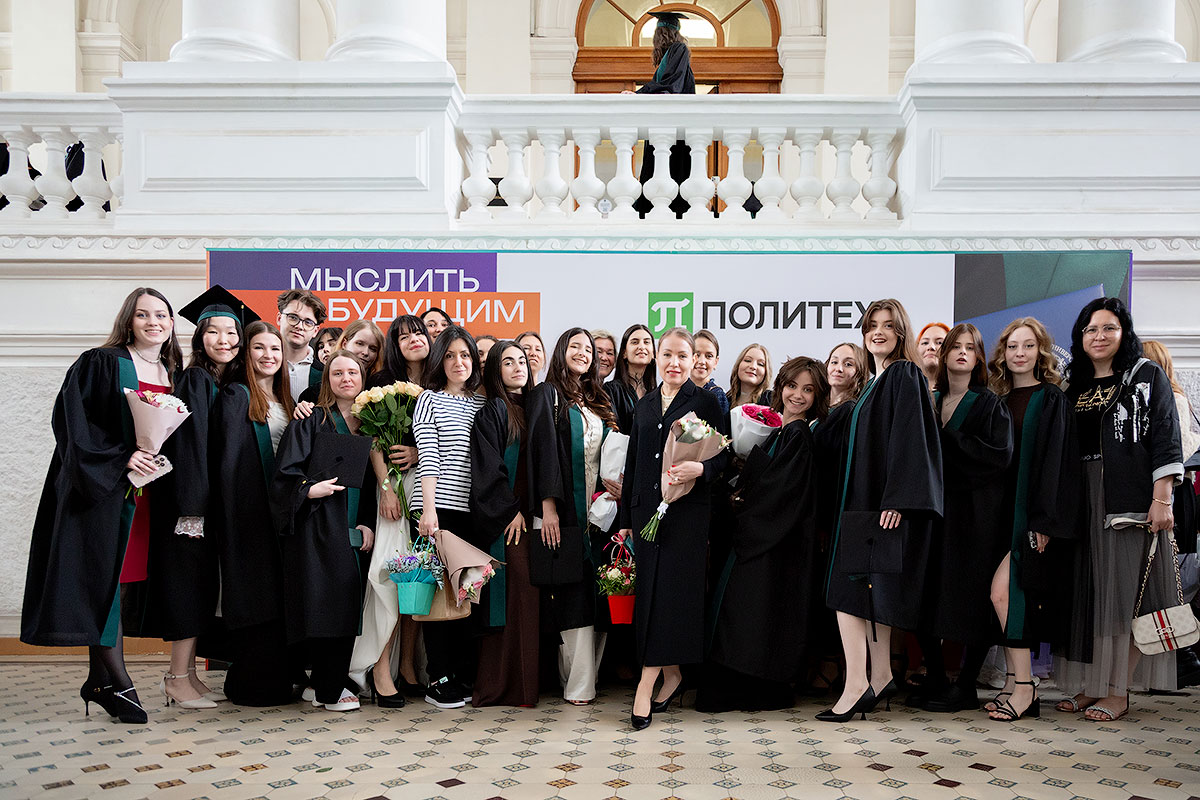 Праздник выпускников на сцене Белого зала