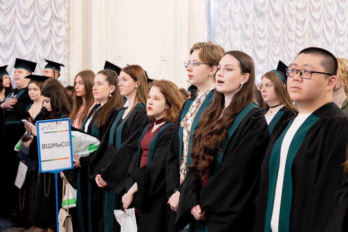 Праздник выпускников на сцене Белого зала