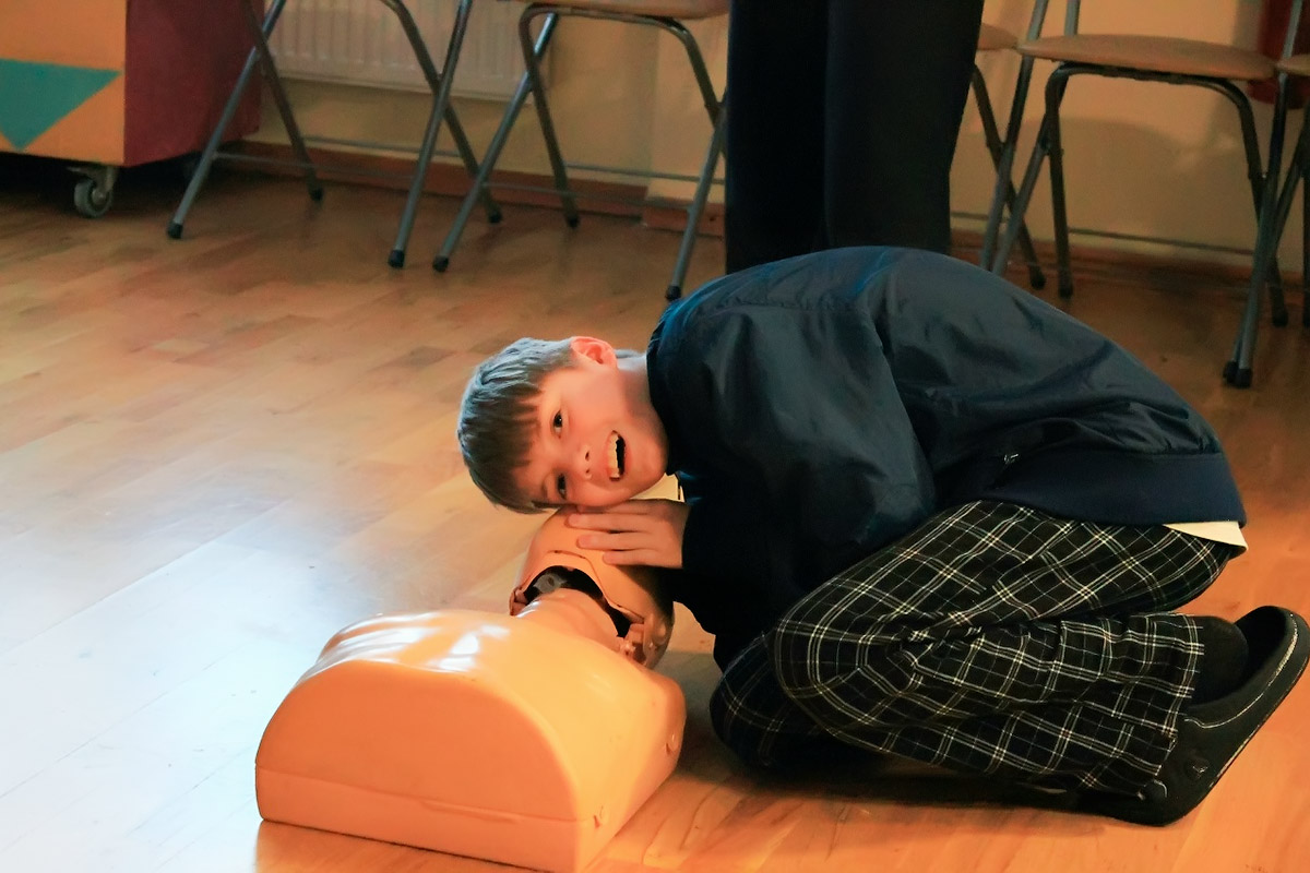 Знания, которые спасают: уроки первой помощи от команды проекта «Политех дарит тепло!»